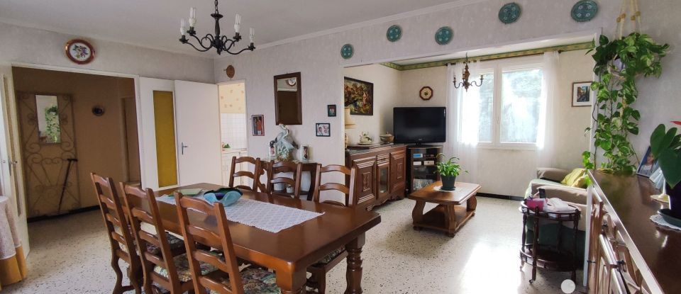 Traditional house 9 rooms of 215 m² in Roujan (34320)