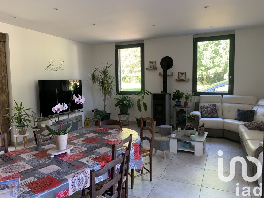 House 5 rooms of 160 m² in Dignac (16410)