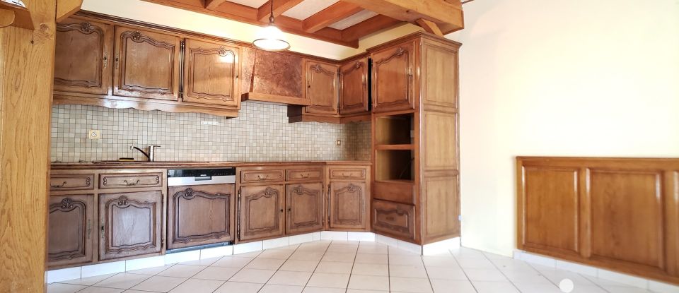 Traditional house 9 rooms of 350 m² in Le Luart (72390)