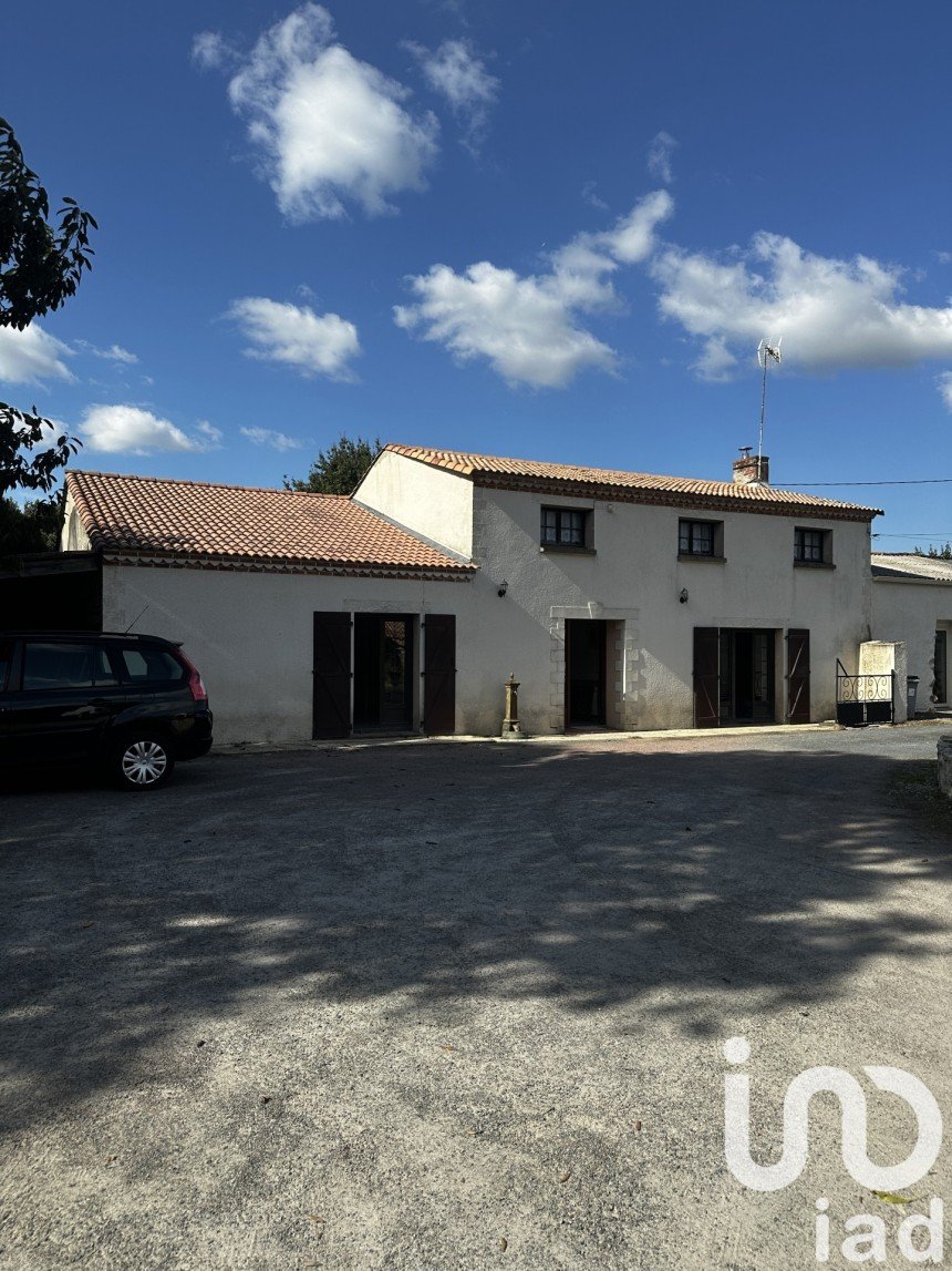 Maison 6 pièces de 166 m² à Aizenay (85190)