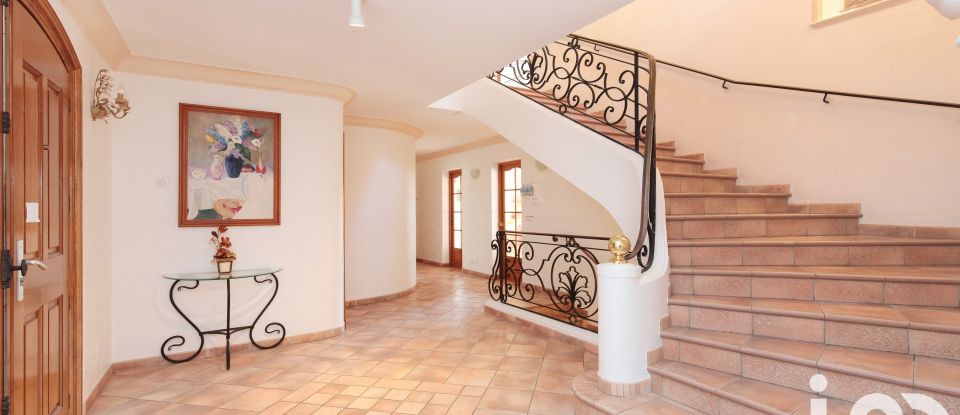 Maison 12 pièces de 402 m² à Grasse (06130)