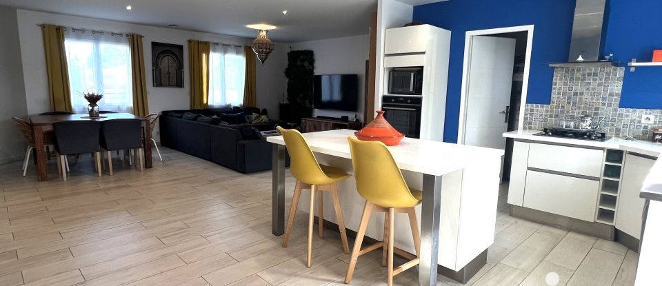 Maison 5 pièces de 143 m² à Sallebœuf (33370)