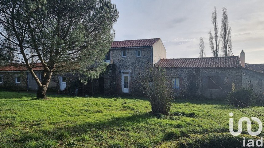 Country house 8 rooms of 220 m² in Apremont (85220)