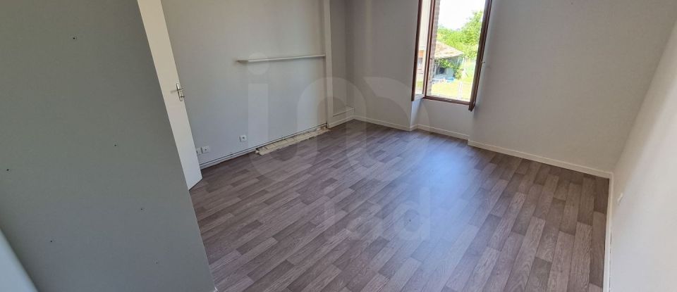 Maison 4 pièces de 95 m² à Cressat (23140)