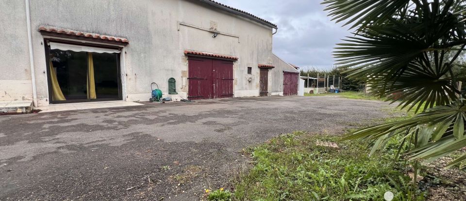 Longère 5 pièces de 178 m² à Genouillé (86250)