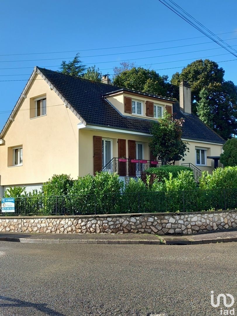 House 7 rooms of 124 m² in Nogent-le-Rotrou (28400)