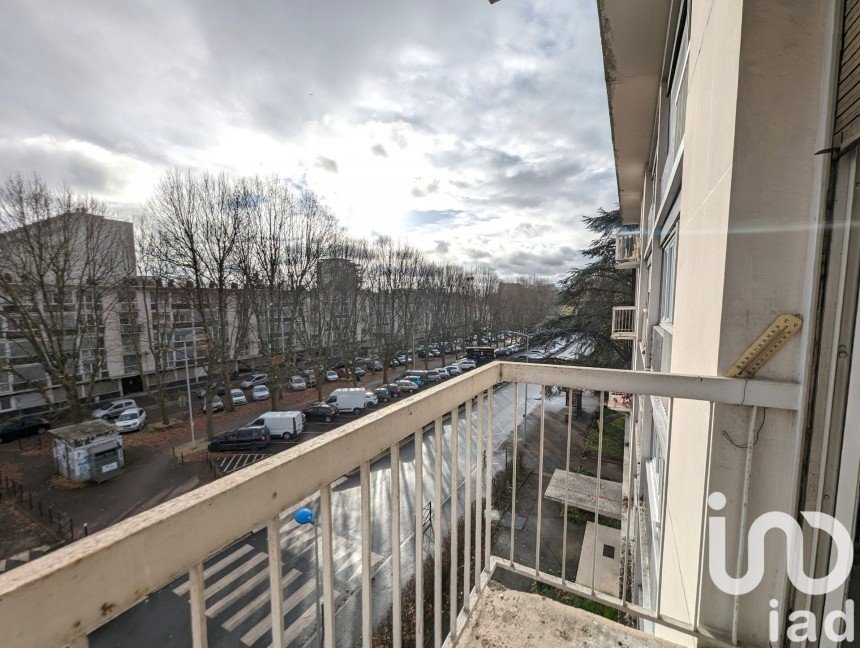 Apartment 4 rooms of 70 m² in Sarcelles (95200)