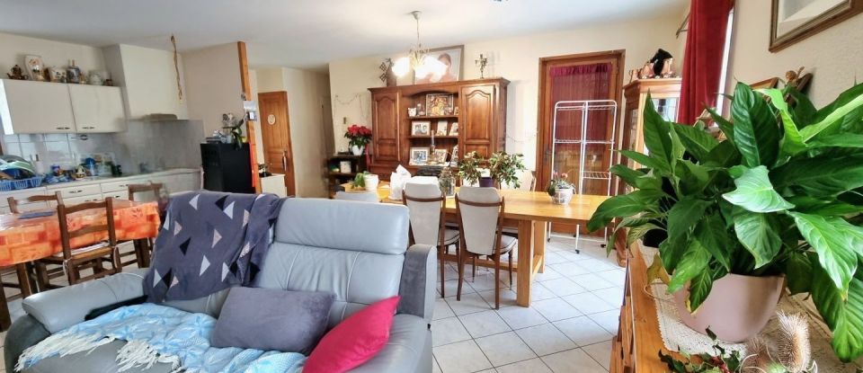 Pavillon 4 pièces de 81 m² à Mazeyrat-d'Allier (43300)