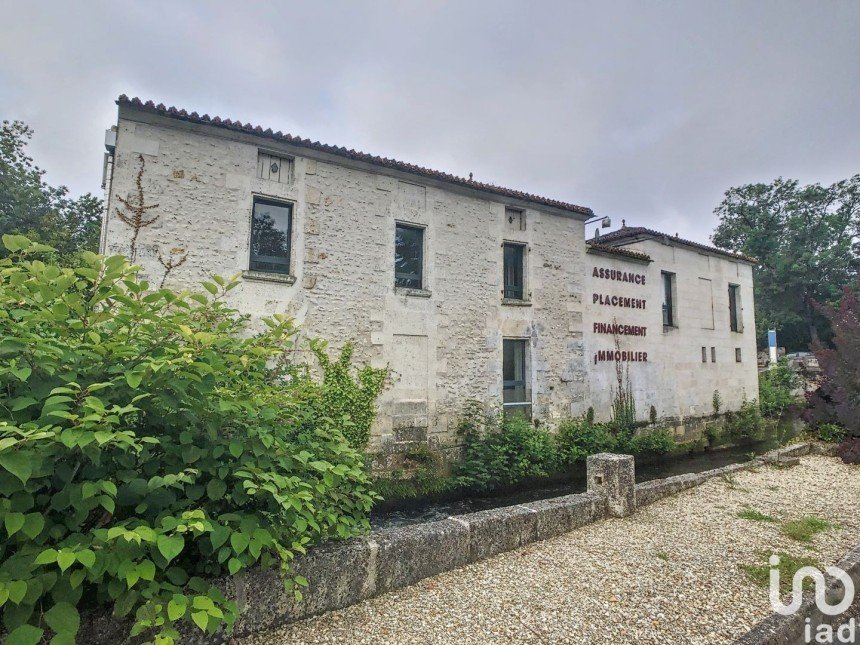 Murs commerciaux de 200 m² à Gond-Pontouvre (16160)