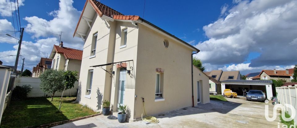 Maison traditionnelle 4 pièces de 90 m² à Nanteuil-lès-Meaux (77100)