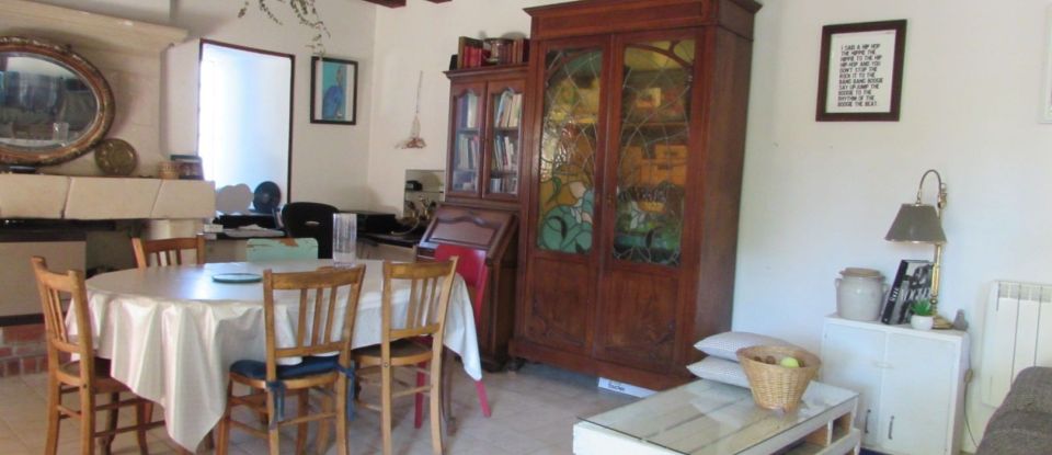 House 5 rooms of 80 m² in Sammarçolles (86200)