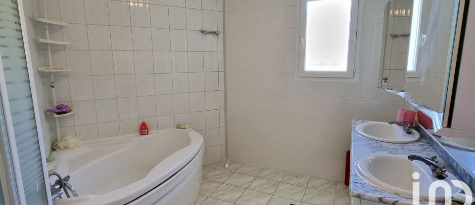 Maison 5 pièces de 130 m² à Aussillon (81200)