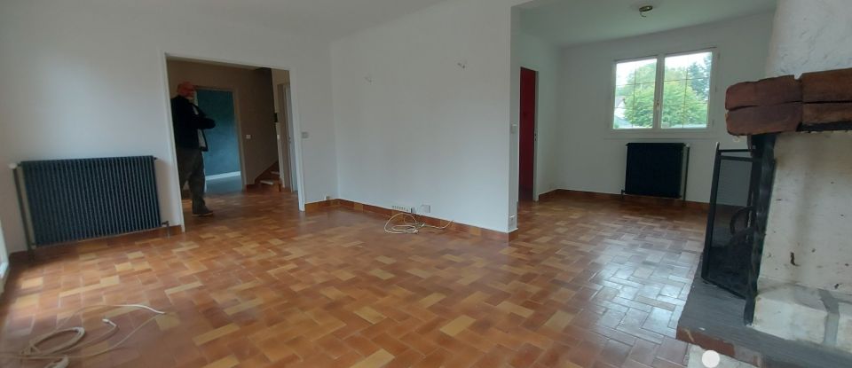 Maison 9 pièces de 260 m² à Saint-Sauveur-sur-École (77930)