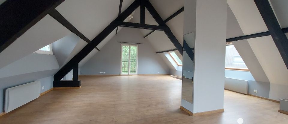 Maison 9 pièces de 260 m² à Saint-Sauveur-sur-École (77930)