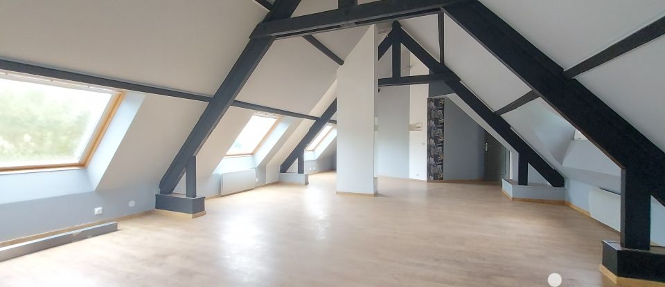 Maison 9 pièces de 260 m² à Saint-Sauveur-sur-École (77930)