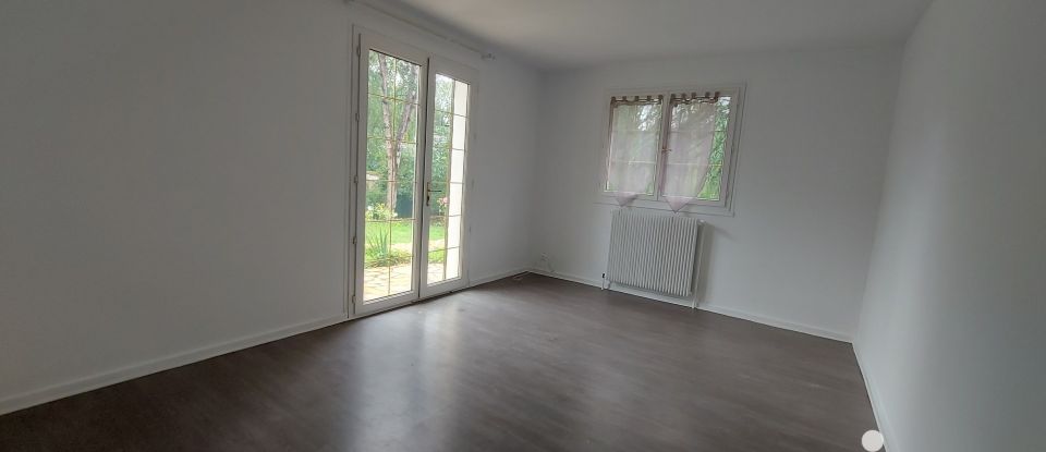 Maison 9 pièces de 260 m² à Saint-Sauveur-sur-École (77930)