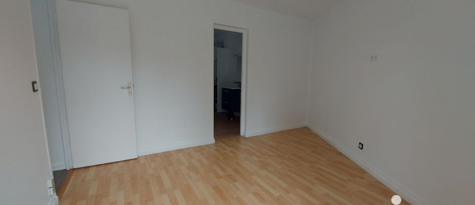 Maison 9 pièces de 260 m² à Saint-Sauveur-sur-École (77930)