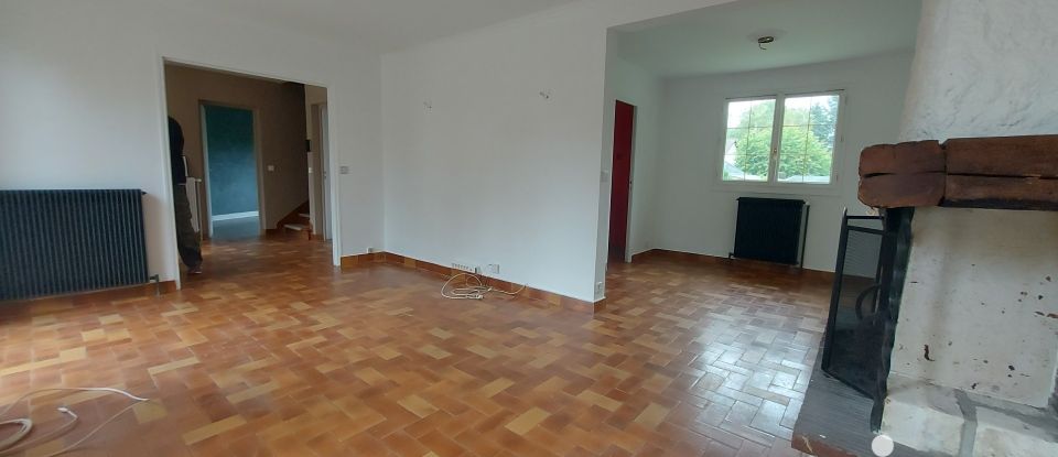 Maison 9 pièces de 260 m² à Saint-Sauveur-sur-École (77930)