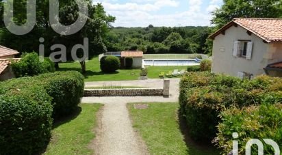 Lodge 25 rooms of 650 m² in Ronsenac (16320)