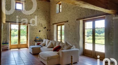 Lodge 25 rooms of 650 m² in Ronsenac (16320)