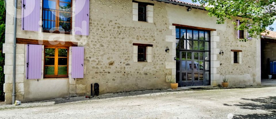 Gîte 25 pièces de 650 m² à Ronsenac (16320)