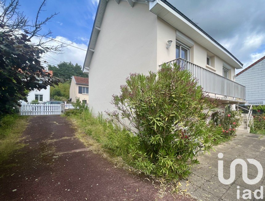 Maison traditionnelle 5 pièces de 101 m² à Nantes (44300)