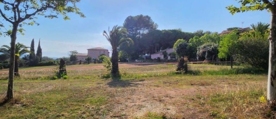 Land of 1,196 m² in Fréjus (83600)