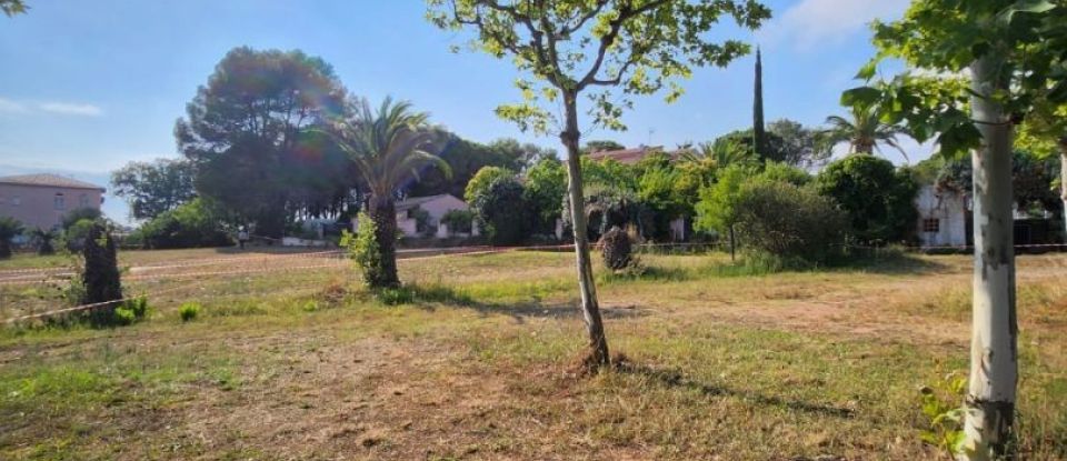 Land of 1,196 m² in Fréjus (83600)