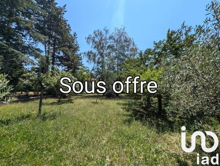 Land of 740 m² in Peyruis (04310)