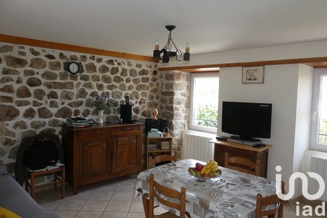 Maison de village 3 pièces de 49 m² à Burzet (07450)