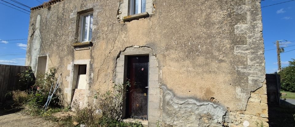 Village house 4 rooms of 92 m² in Saint-Martin-de-Sanzay (79290)