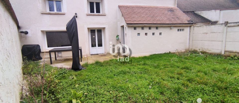 Maison 7 pièces de 181 m² à Ermenonville (60950)