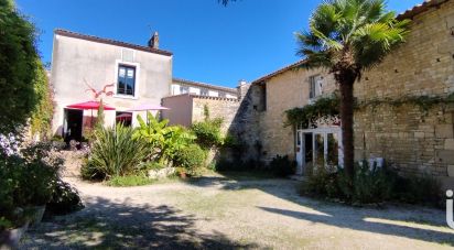 Village house 7 rooms of 252 m² in Dampierre-sur-Boutonne (17470)