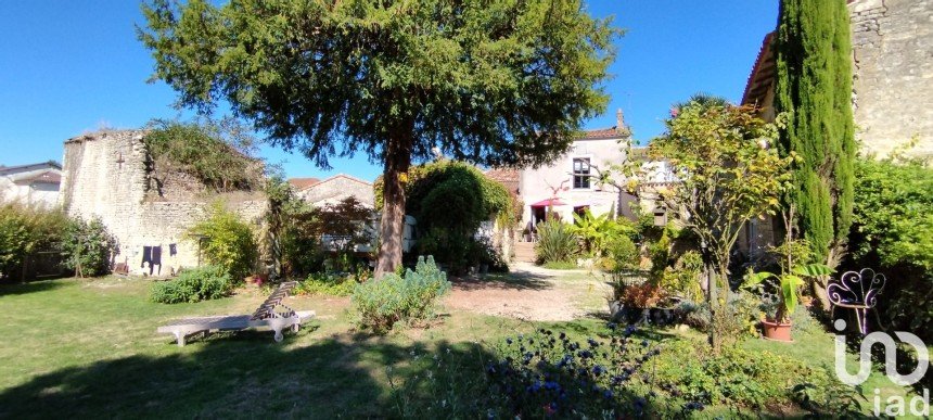 Village house 7 rooms of 252 m² in Dampierre-sur-Boutonne (17470)