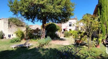 Village house 7 rooms of 252 m² in Dampierre-sur-Boutonne (17470)