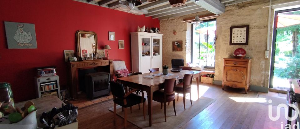 Village house 7 rooms of 252 m² in Dampierre-sur-Boutonne (17470)