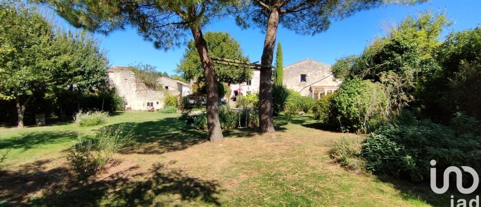 Village house 7 rooms of 252 m² in Dampierre-sur-Boutonne (17470)