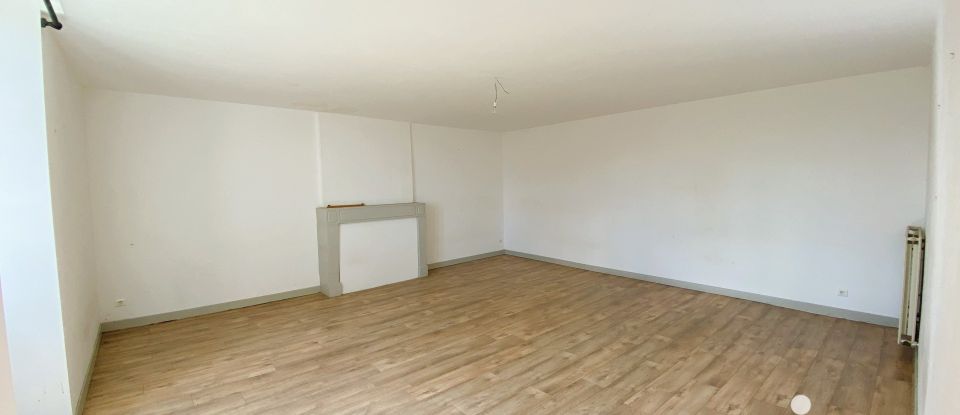 Longère 7 pièces de 142 m² à Saint-Georges-de-Noisné (79400)