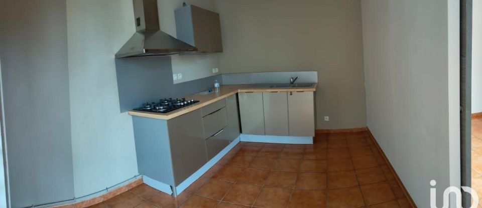 Building in Le Tampon (97430) of 240 m²