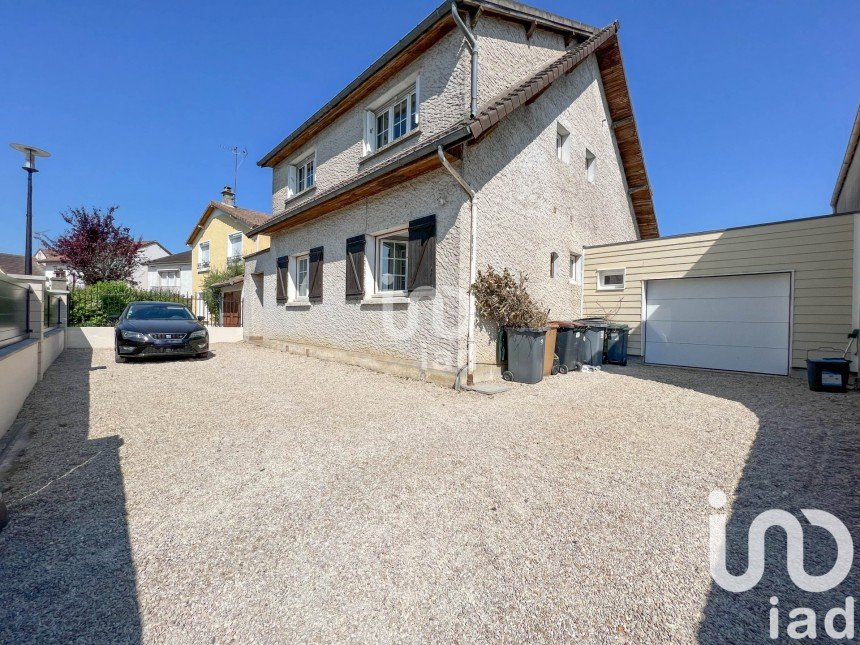 Traditional house 10 rooms of 189 m² in La Verrière (78320)