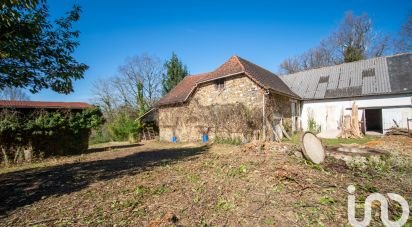 Country house 6 rooms of 132 m² in Saint-Cyr-les-Champagnes (24270)