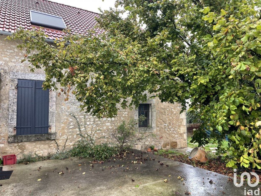 House 6 rooms of 203 m² in La Champenoise (36100)