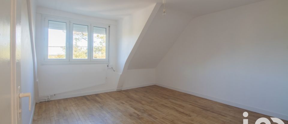 Maison traditionnelle 6 pièces de 107 m² à Pluméliau (56930)