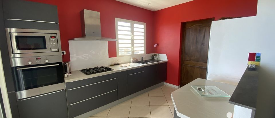 House 5 rooms of 123 m² in Saint-Pierre (97410)