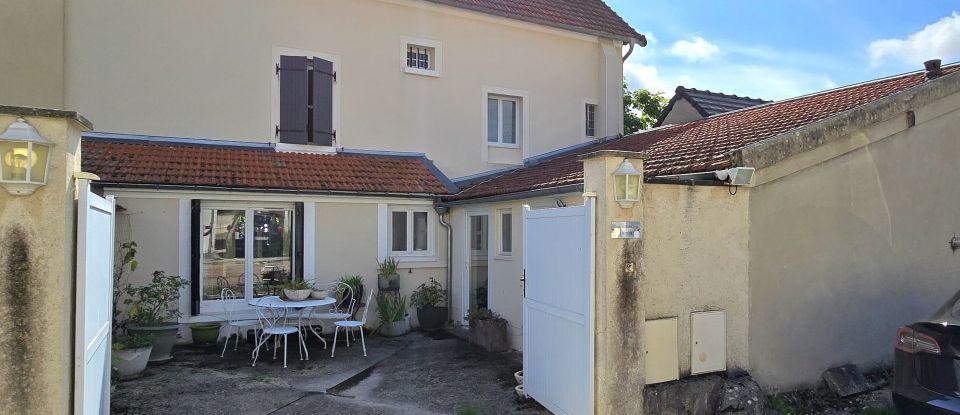 Maison 9 pièces de 160 m² à Penchard (77124)