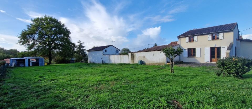 House 4 rooms of 116 m² in Taizé-Aizie (16700)