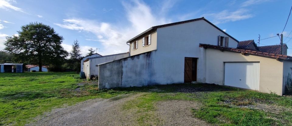 House 4 rooms of 116 m² in Taizé-Aizie (16700)