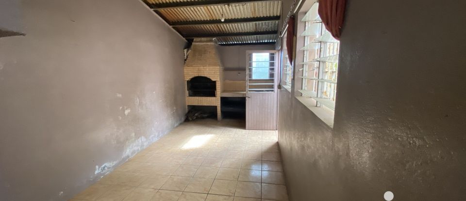 Maison 7 pièces de 100 m² à Saint-Leu (97424)