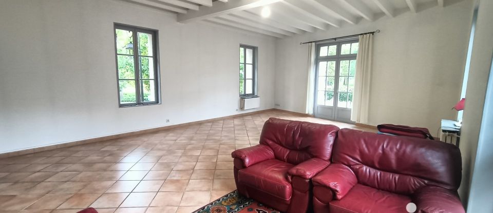 House 5 rooms of 154 m² in Vichy (03200)