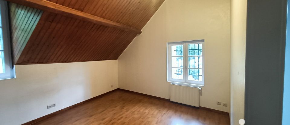 House 5 rooms of 154 m² in Vichy (03200)